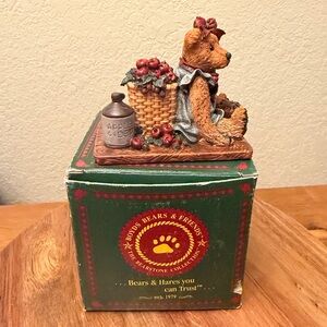 Boyds Bears & Friends “Bailey… in the Orchard” Figurine #2006 – Boxed